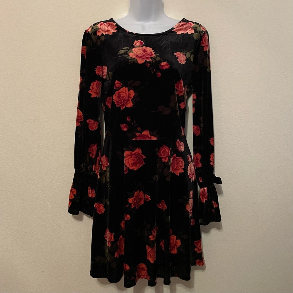 Xhilaration Black and Red Floral Long Sleeve Dress